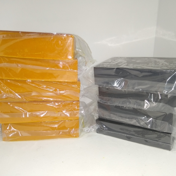 Turmeric & Black soap - Picture 2 of 2